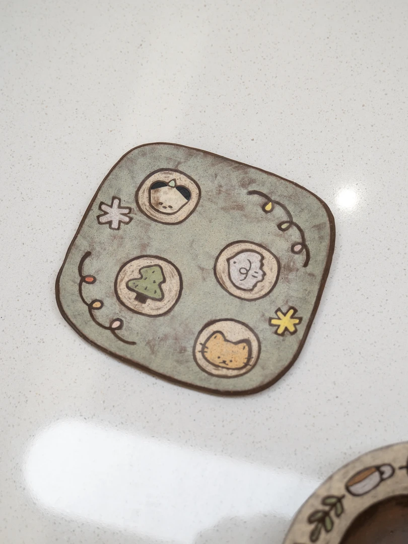 山花 | 手捏灰绿色小熊猫小方盘