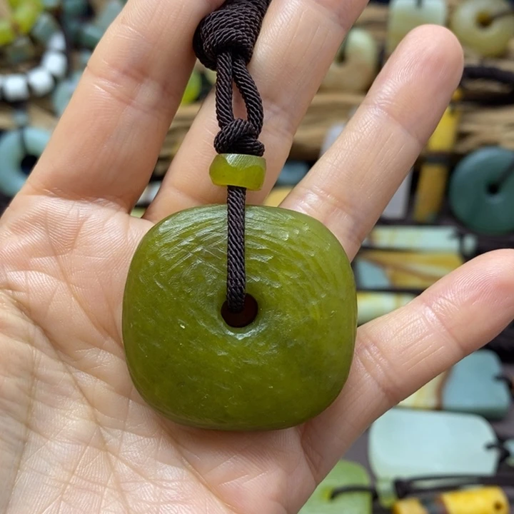 偏***⇞蛇纹石玉未镶嵌挂件