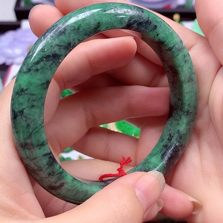 翡翠手镯未镶嵌翡翠手镯
