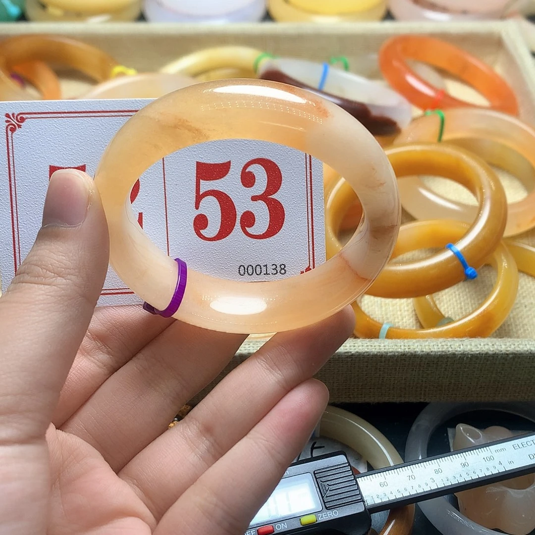 未镶嵌石英质玉（黄龙玉）手镯