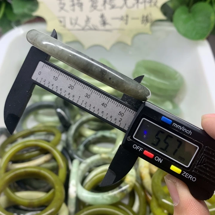 蛇纹石玉未镶嵌手镯25