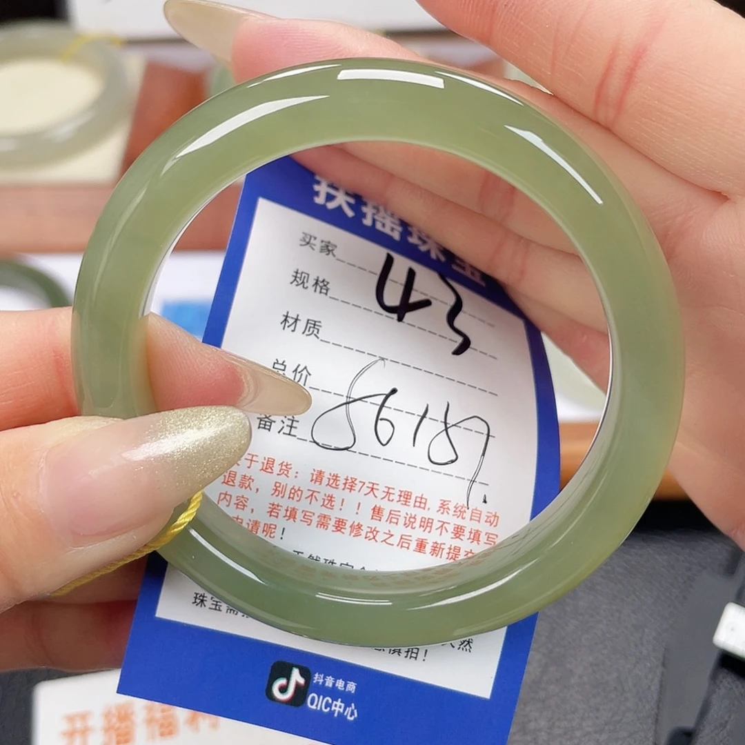 和田玉未镶嵌手镯