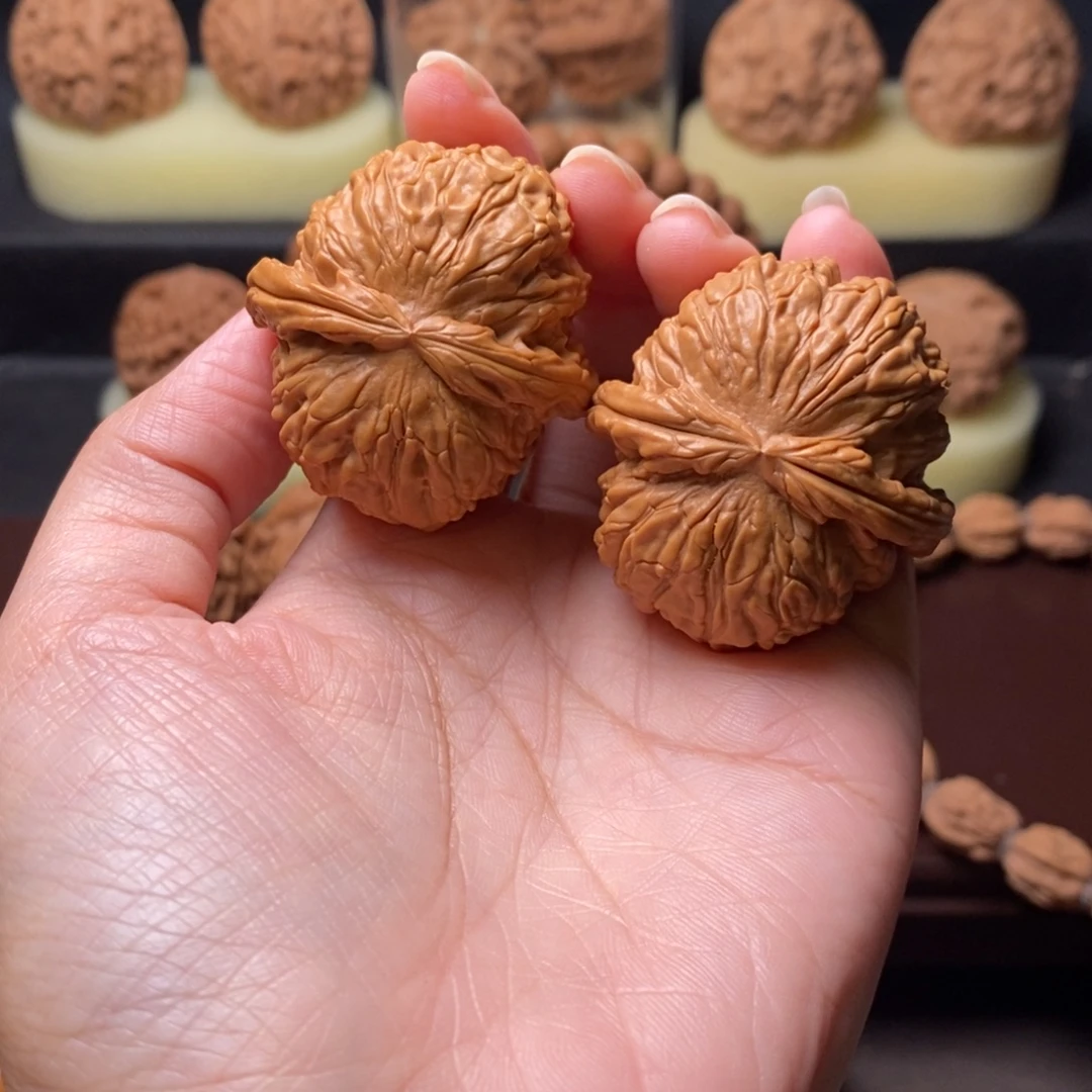 文玩核桃吊坠38尺白狮子