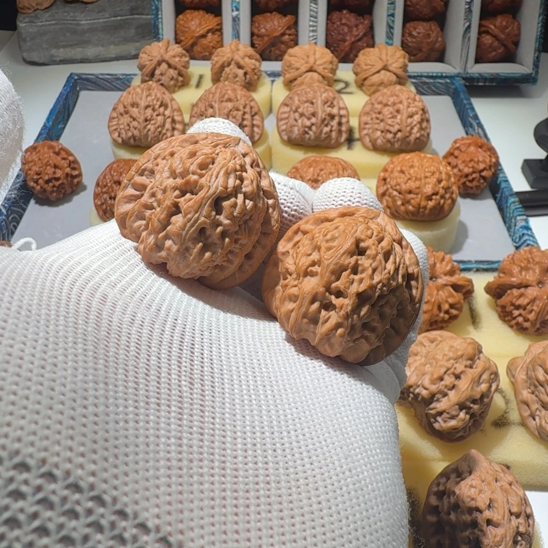 文玩核桃吊坠37三角白