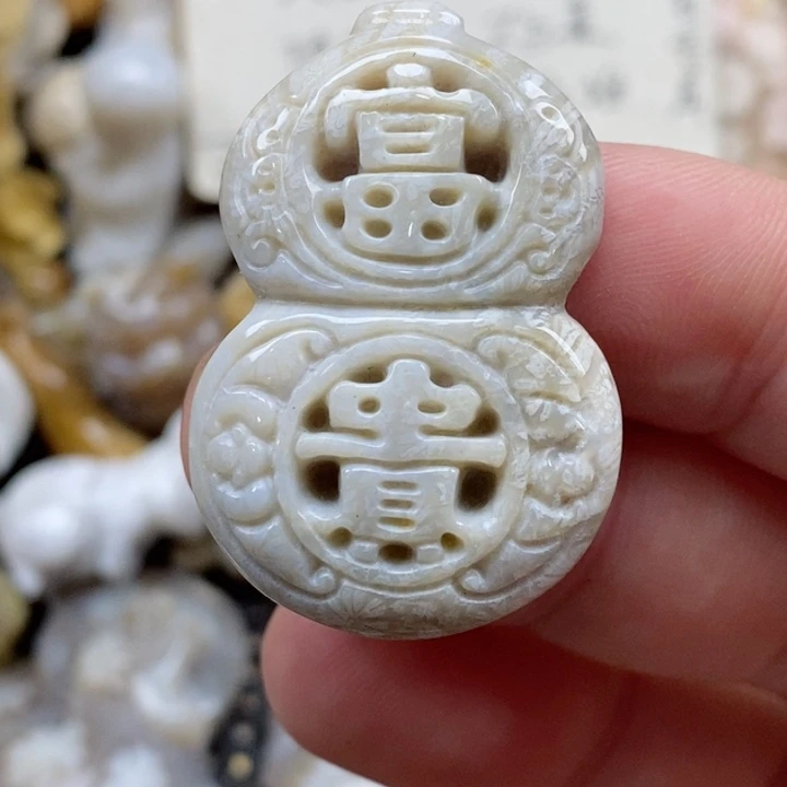 颈饰未镶嵌硅化珊瑚（珊瑚玉）有瑕 小