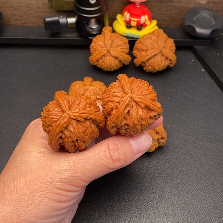 贤***良文玩核桃把件白奔