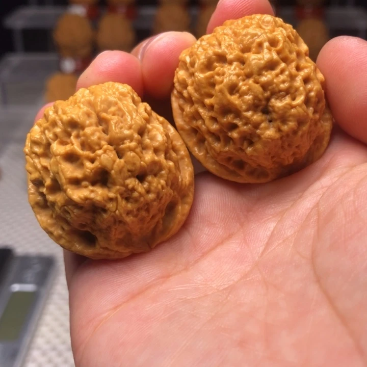 文玩核桃把件6火焰绣球