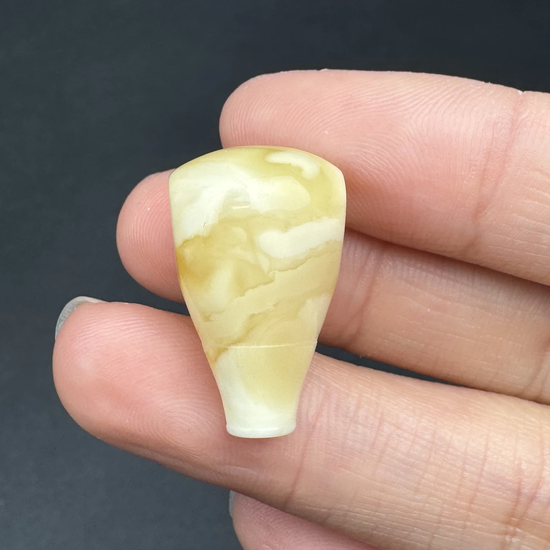 Z1154天然原矿蜜蜡 妖花三通 15*24.5mm 150克价