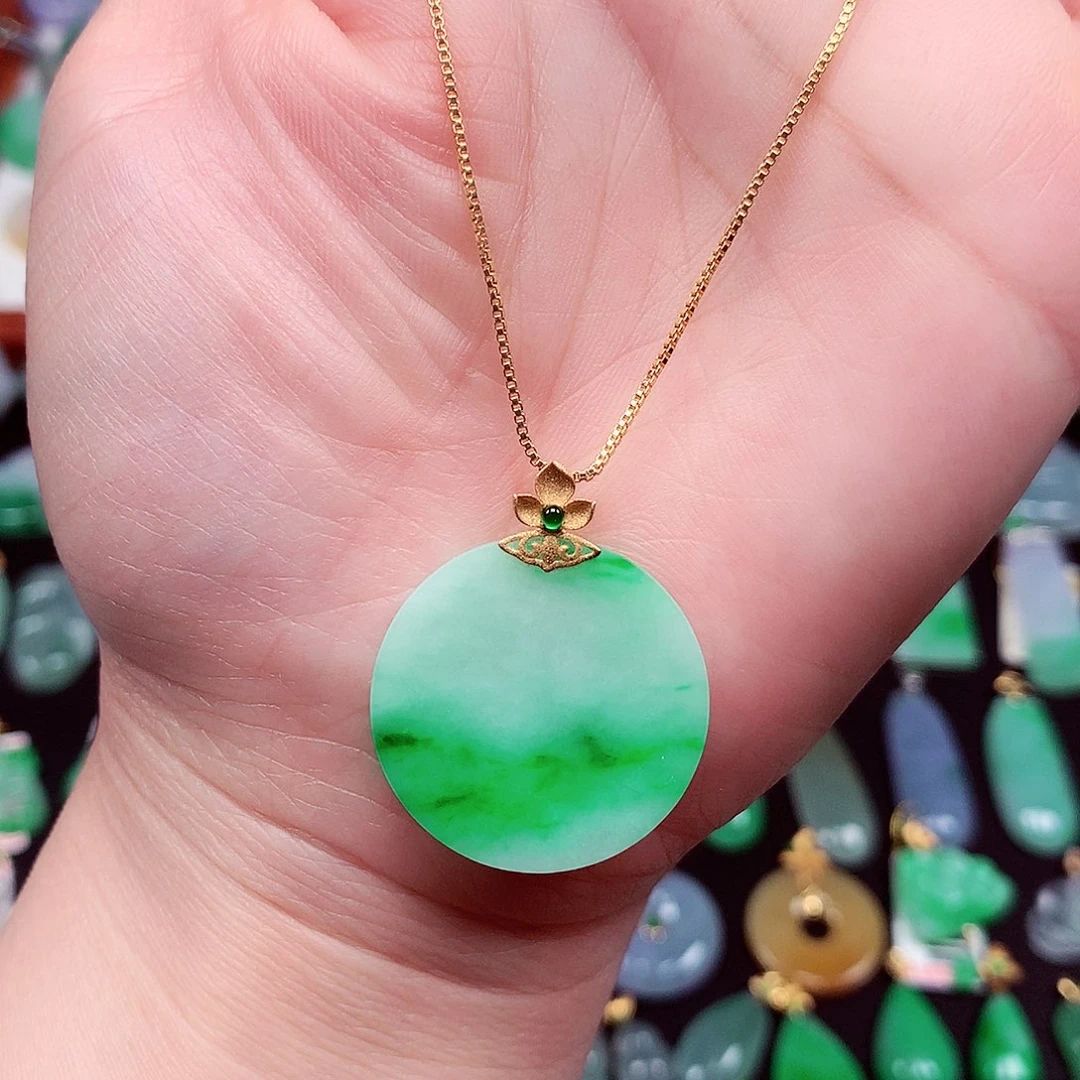 翡翠18K金镶嵌颈饰