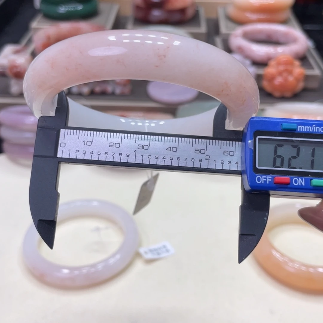 未镶嵌手镯石英岩玉