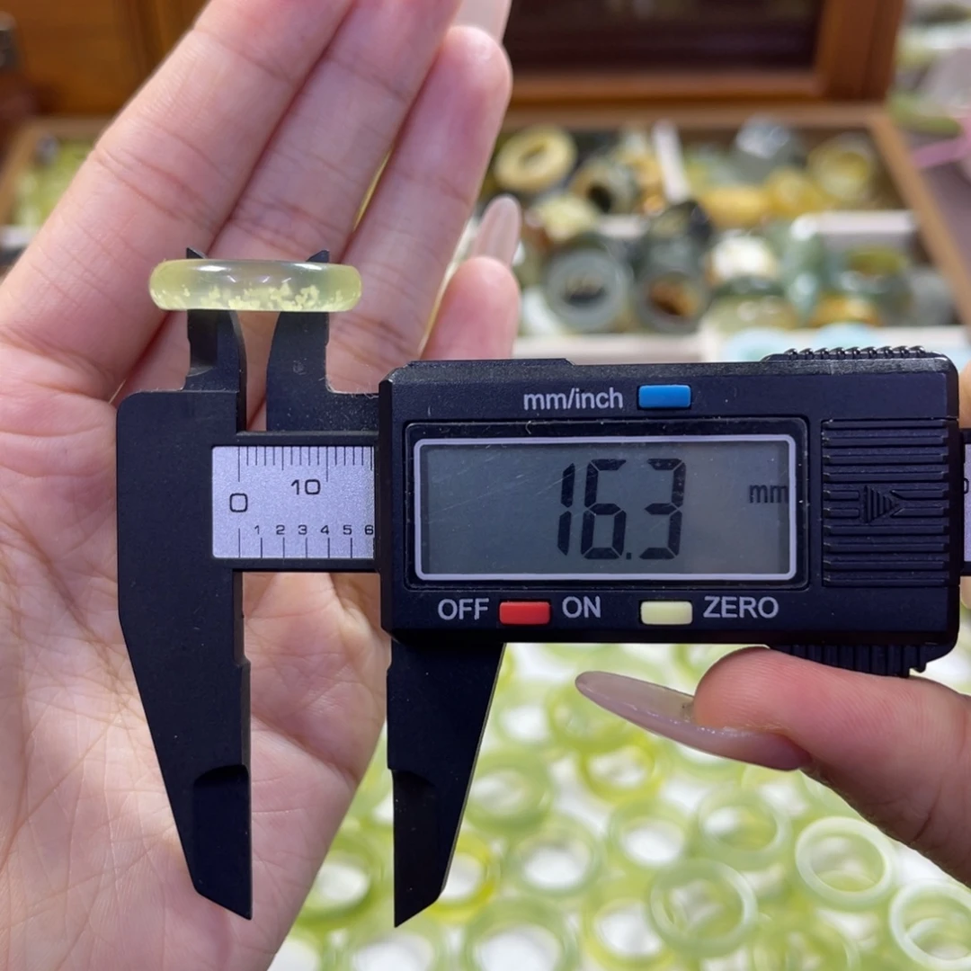 蛇纹石玉未镶嵌手镯64