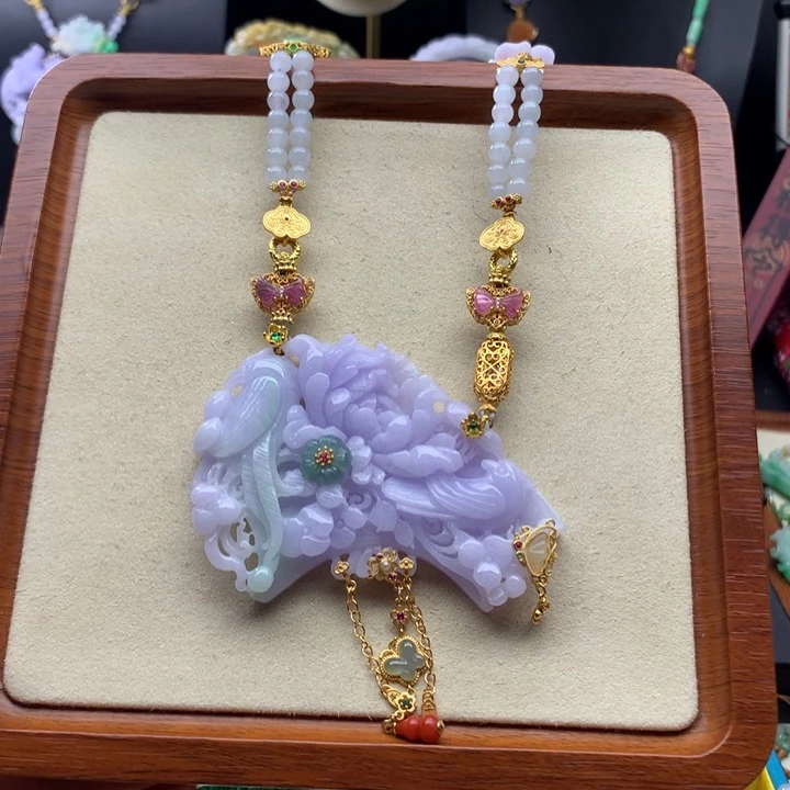 翡翠颈饰未镶嵌紫翡花牌