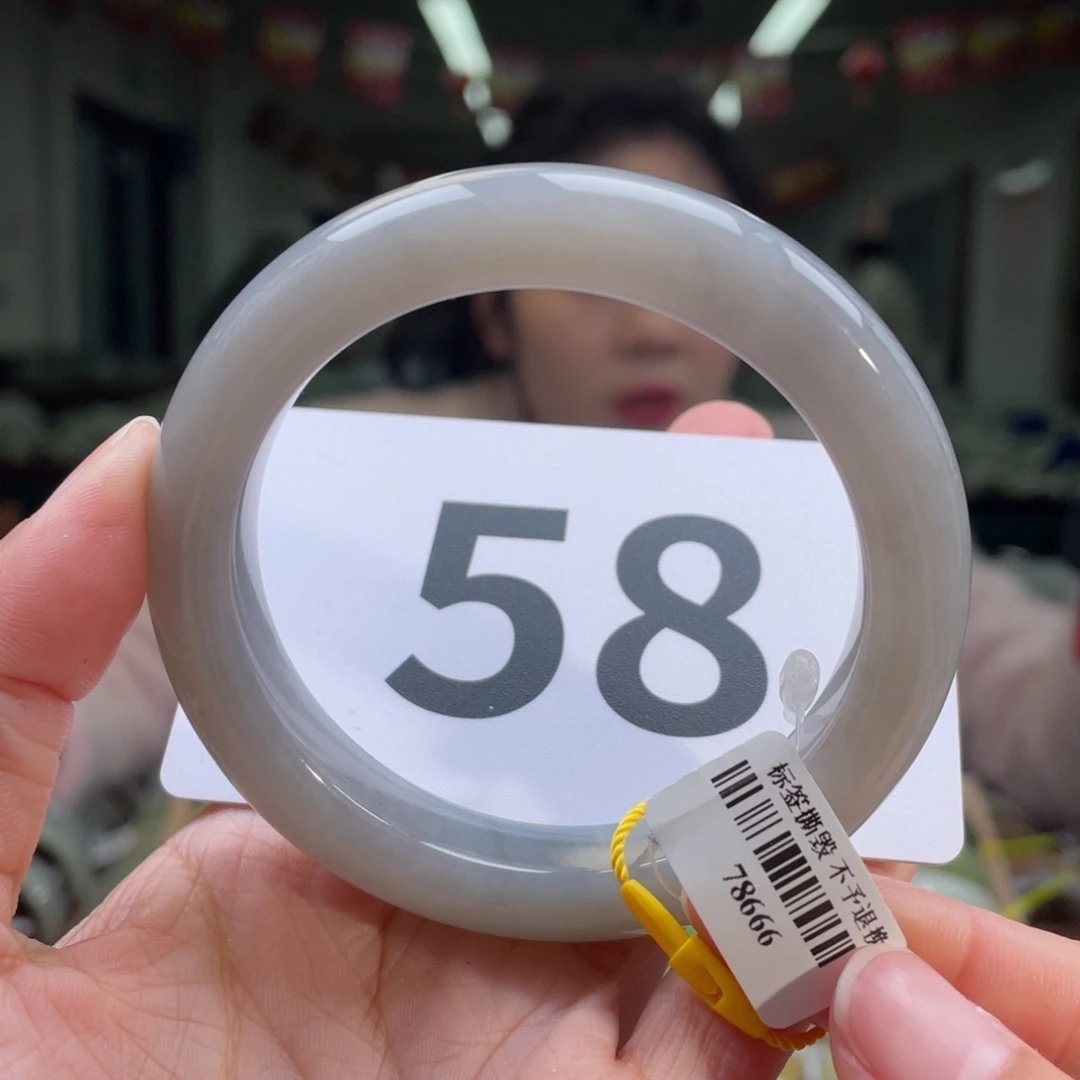 和田玉手镯未镶嵌色纹