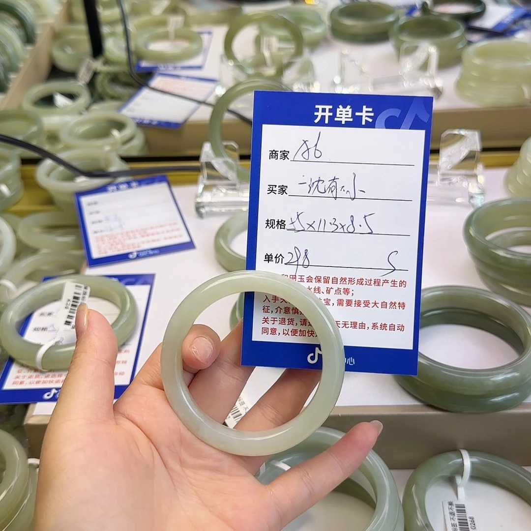 一****和田玉手镯未镶嵌