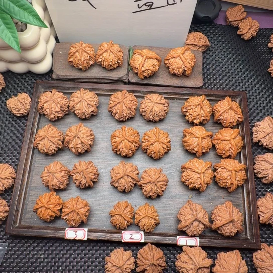 范***又吊坠文玩核桃岐山三棱文玩核桃（）