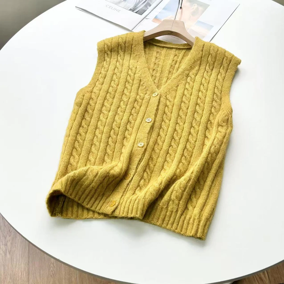 小静折扣~A1016L  纯色叠穿绞花软糯针织马甲（衣长58（80-140斤）