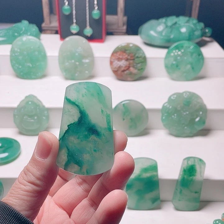 石英质玉未镶嵌颈饰