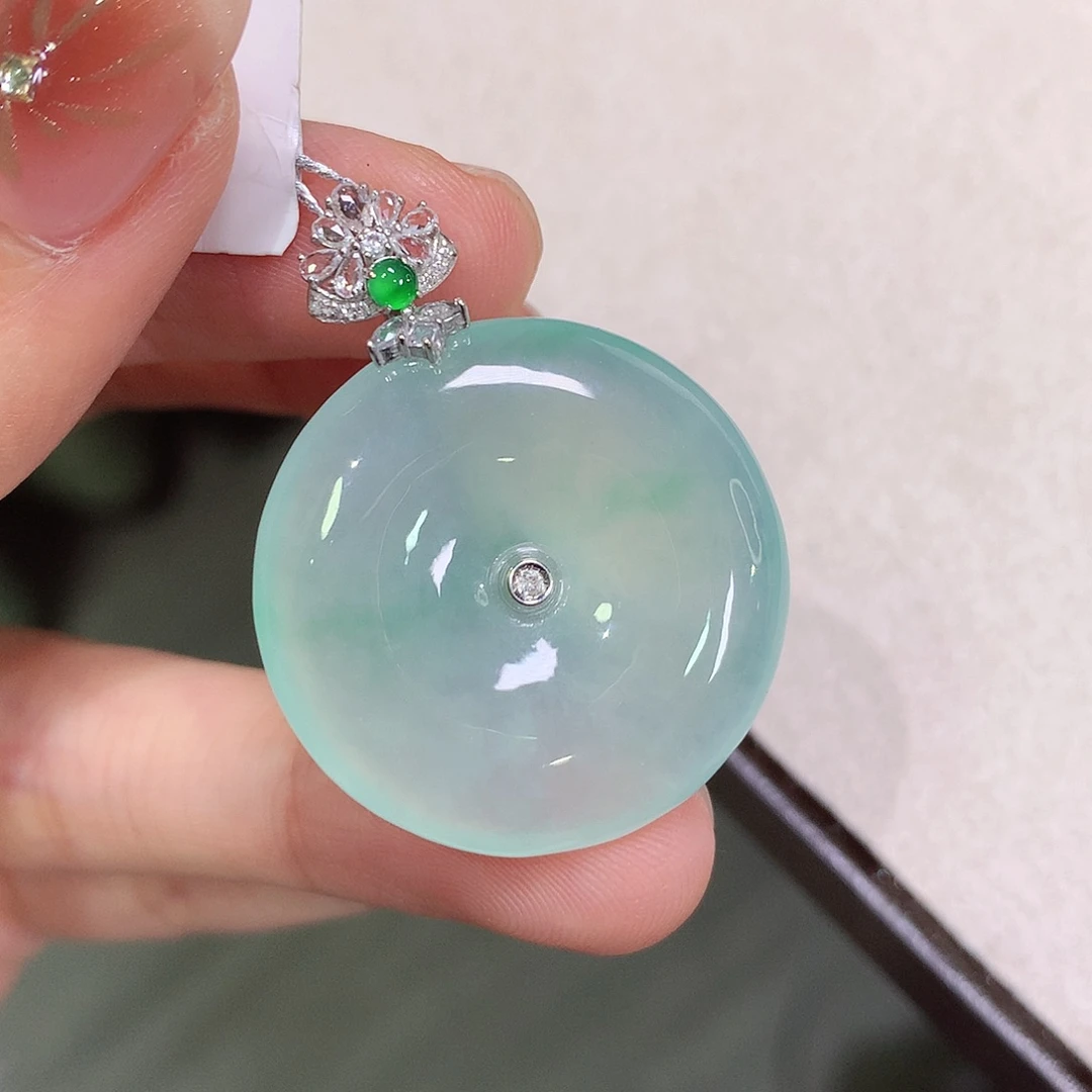 翡翠18K金镶嵌颈饰