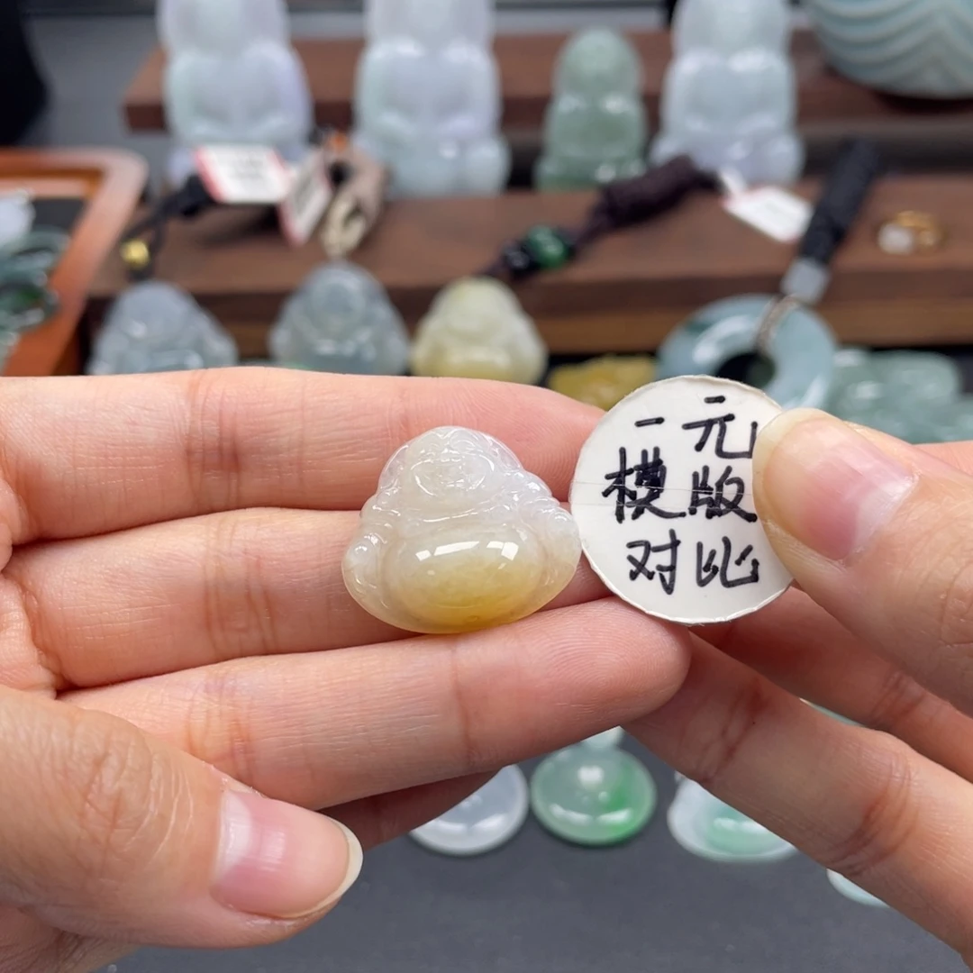 翡翠未镶嵌颈饰佛公