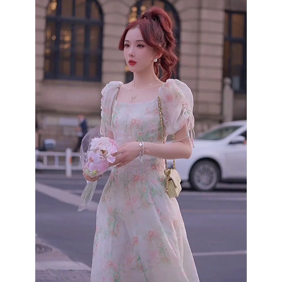 2025夏季收腰新款法式超仙方领泡泡连衣裙碎花气质减龄仙女