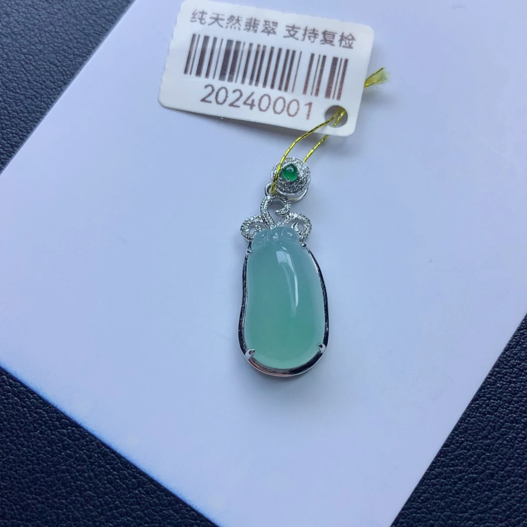 翡翠颈饰未镶嵌福瓜