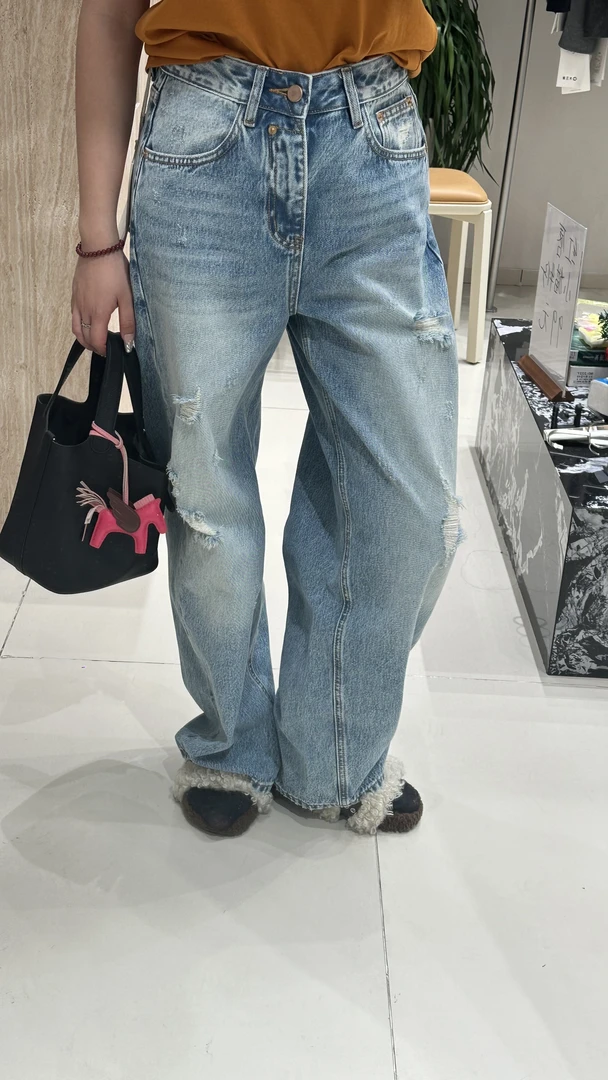 大王家南油2025年夏季新款设计师款小众破洞复古直筒牛仔裤女