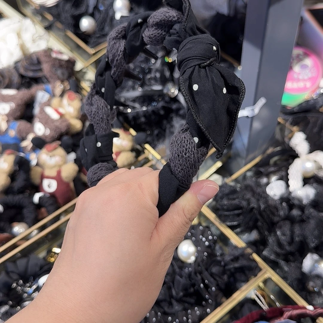 非金属黑色波点蝴蝶结