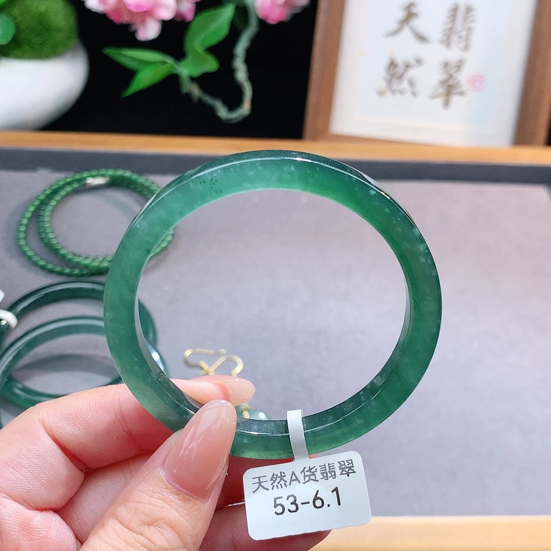 未镶嵌手镯（圆镯）翡翠