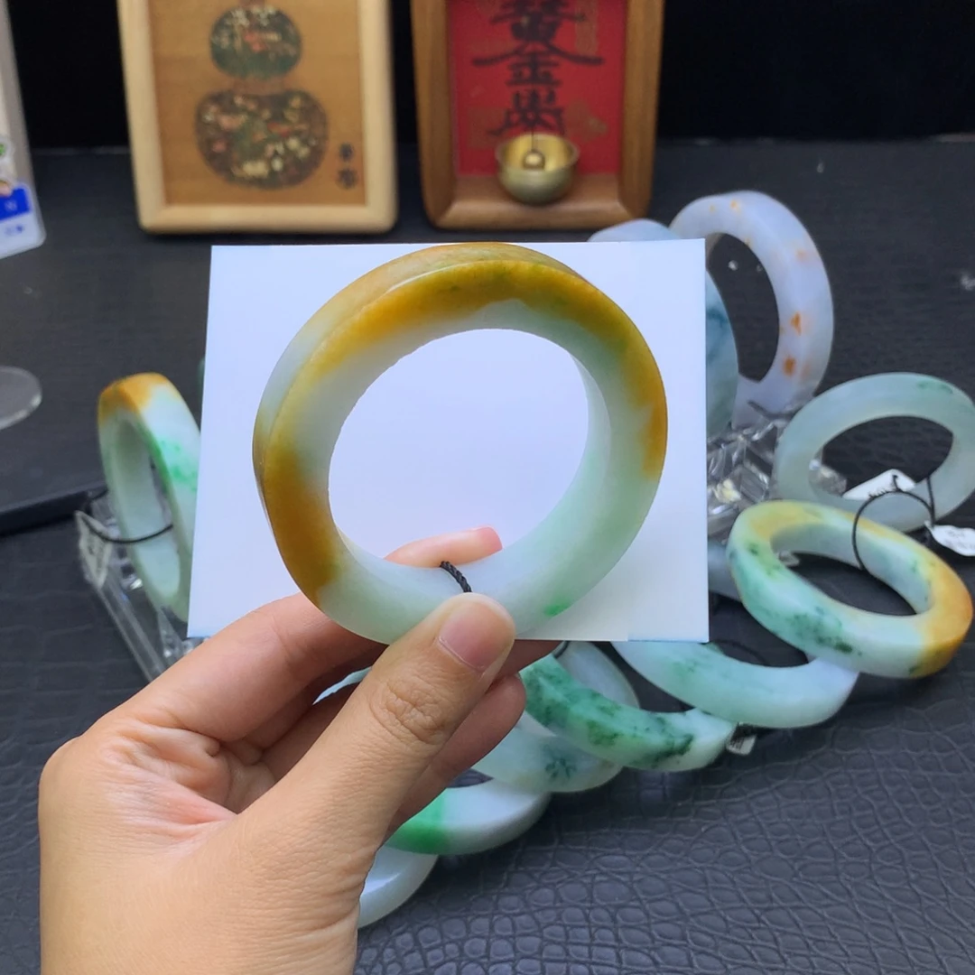 定制翡翠未镶嵌翡翠手镯