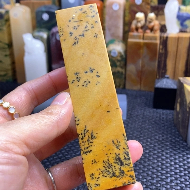 云南石大****景青田石印章石