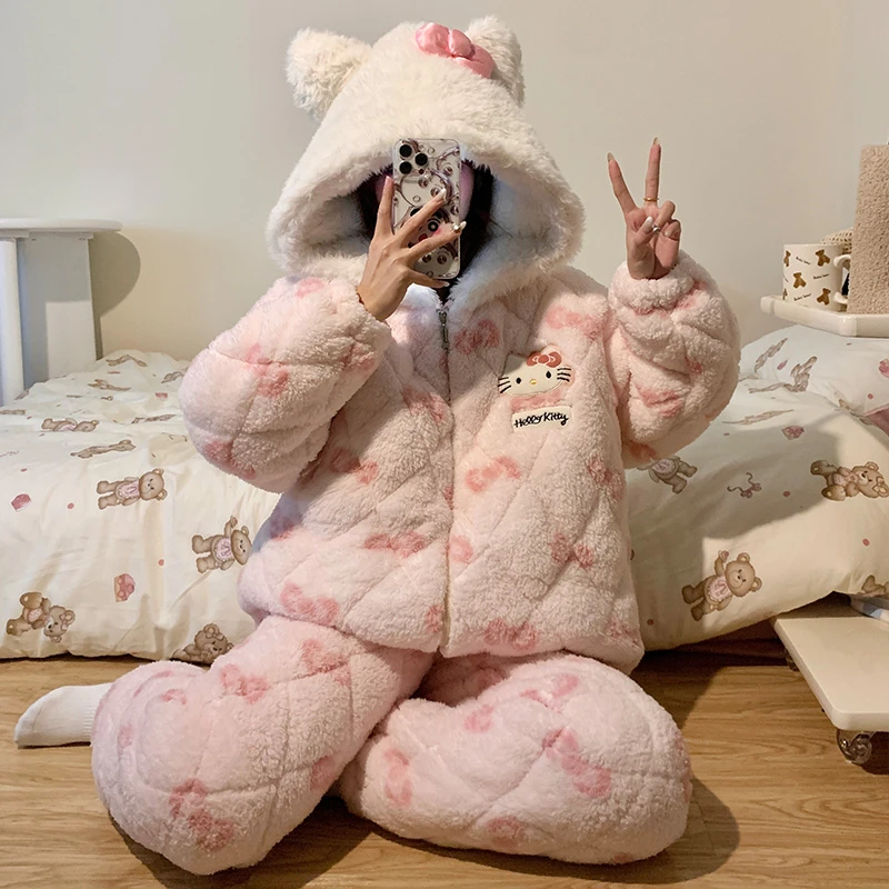 可爱卡通KT猫睡衣女款冬季三层夹棉珊瑚绒长袖套装保暖连帽家居服