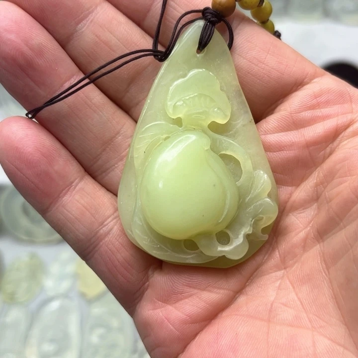 蛇纹石玉颈饰未镶嵌李****