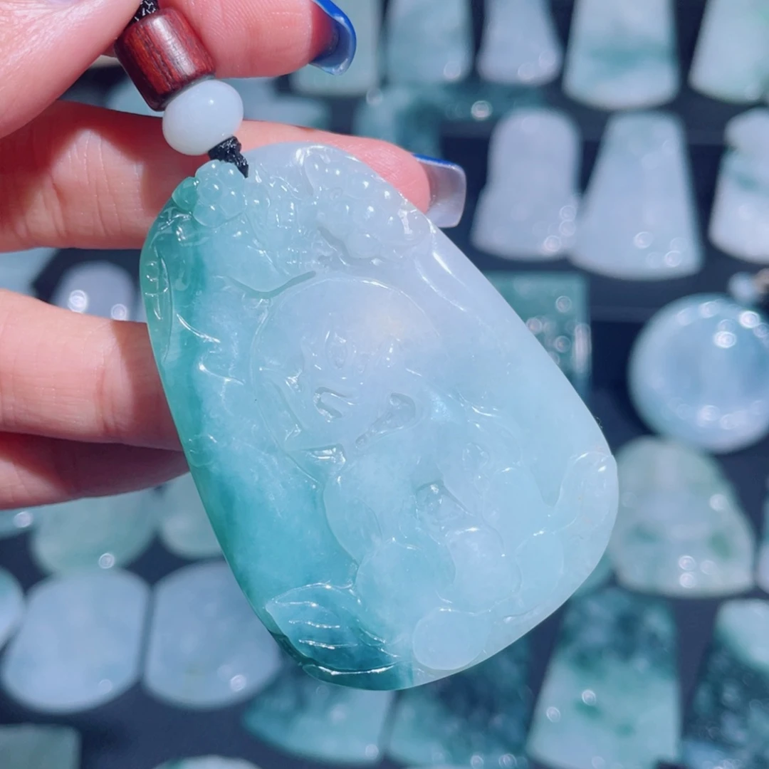 翡翠未镶嵌颈饰一路有你