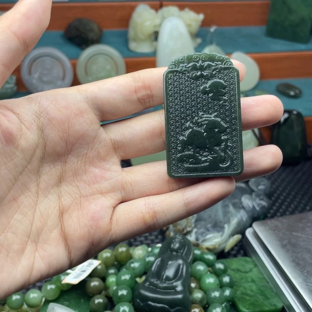 和田玉未镶嵌颈饰