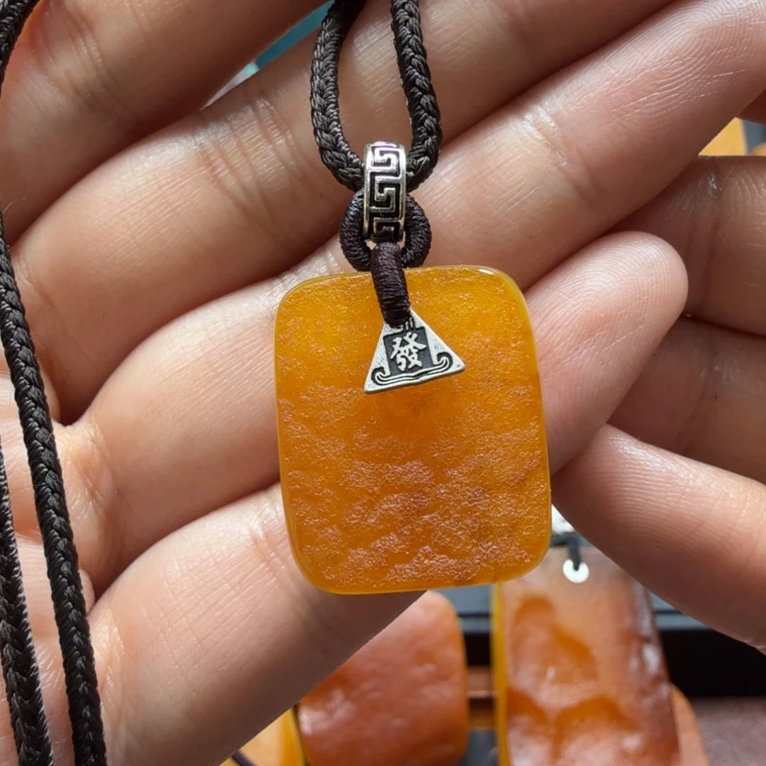 琥珀吊坠(赠链)未镶嵌