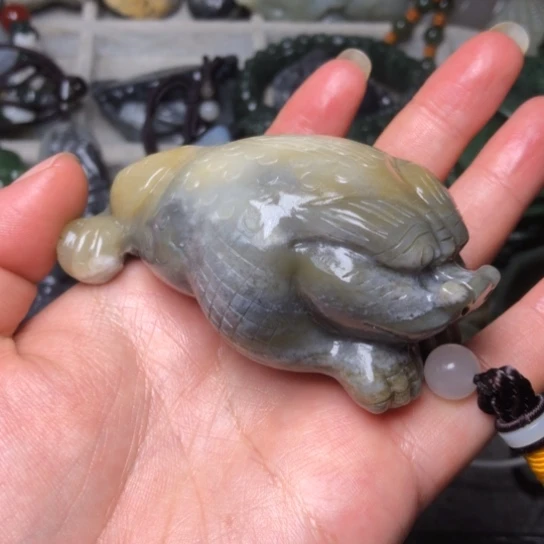 和田玉未镶嵌把件