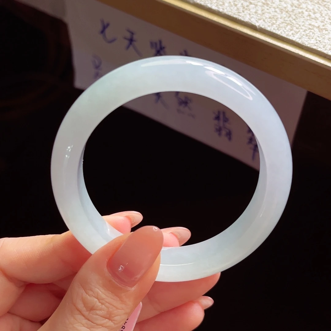 翡翠手镯未镶嵌手镯