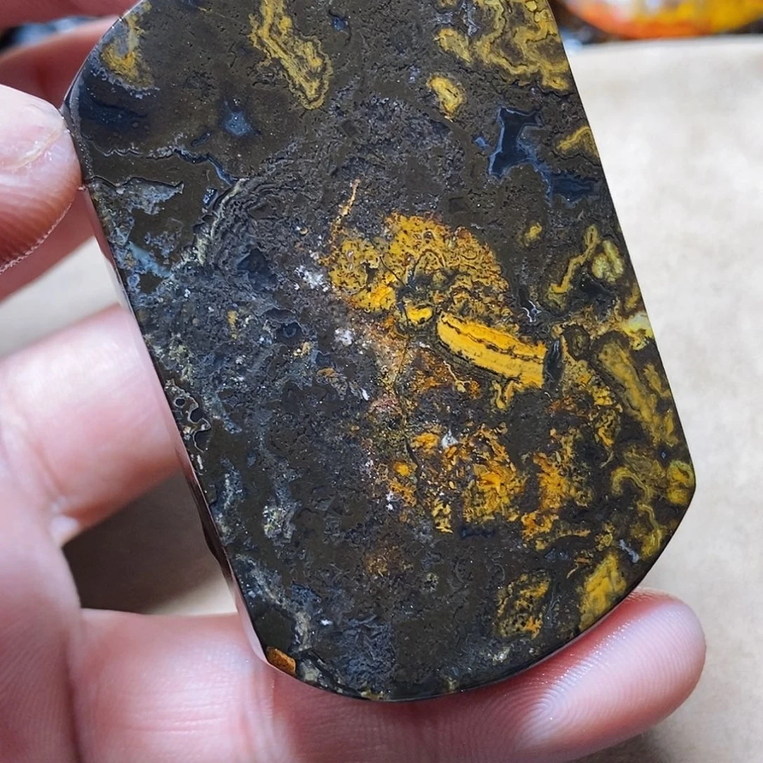 玛瑙/玉髓颈饰未镶嵌月**泉