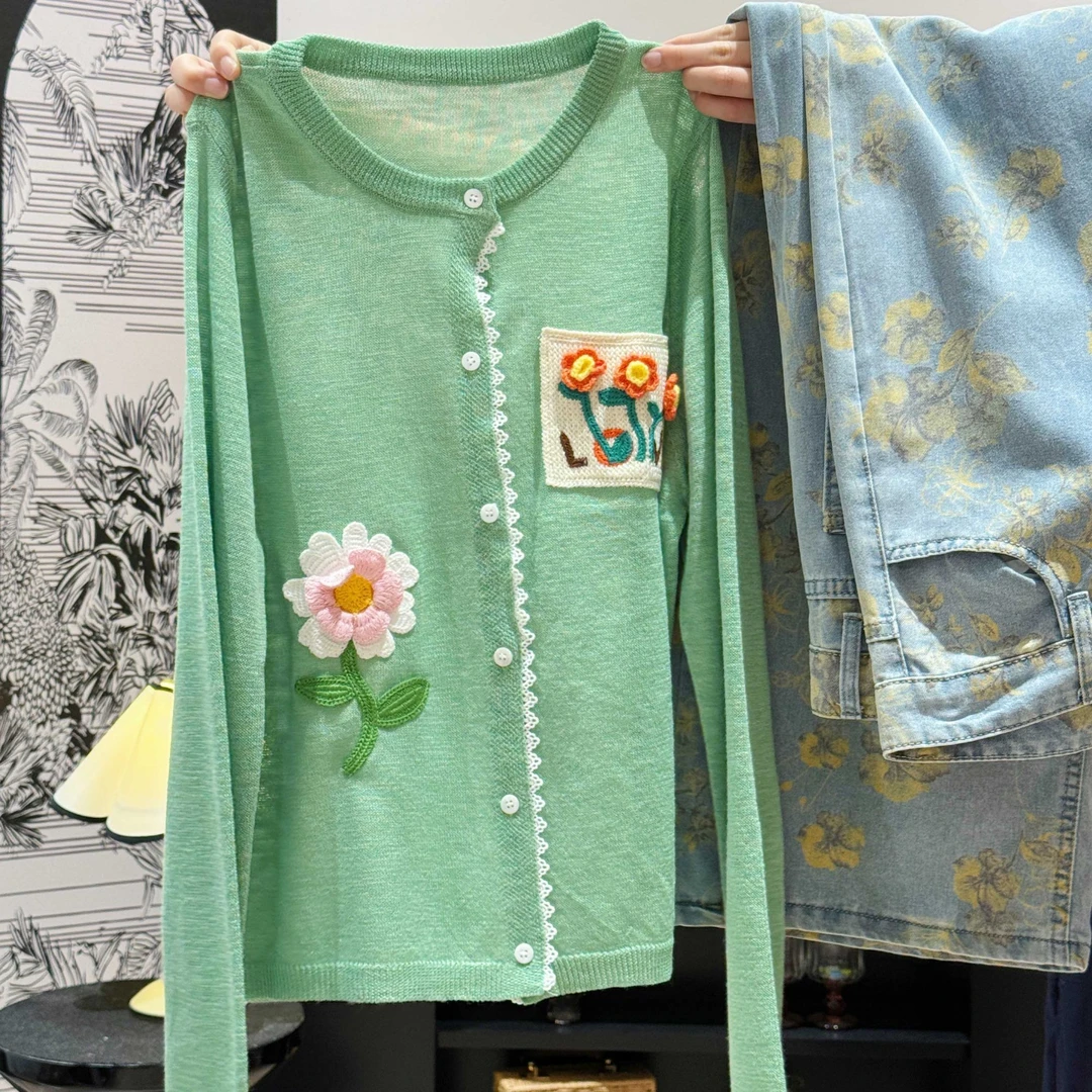 刺绣小花设计款适中针织秋冬小香宽松时尚轻奢上衣DP7979