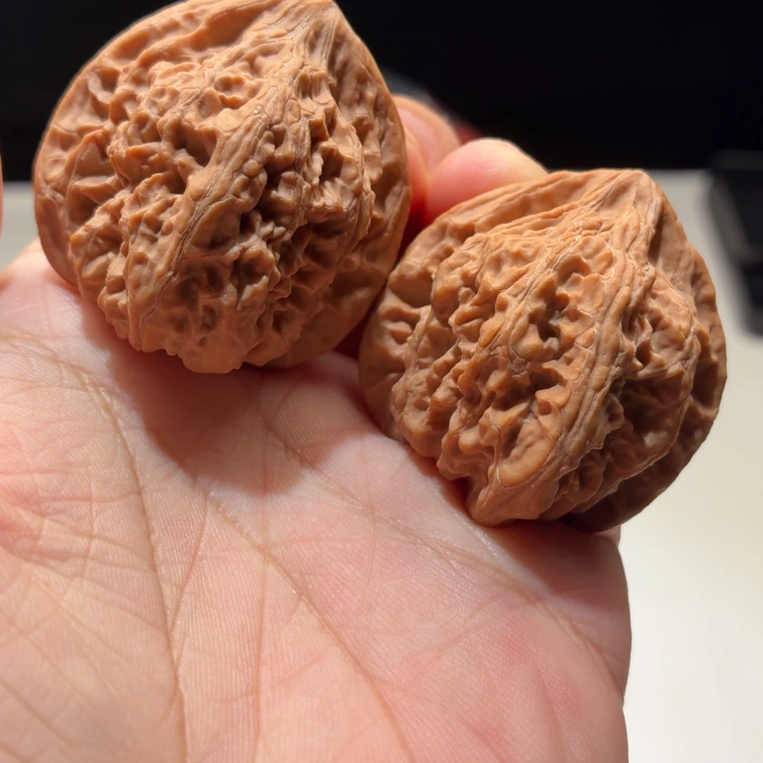 L***z文玩核桃吊坠火焰