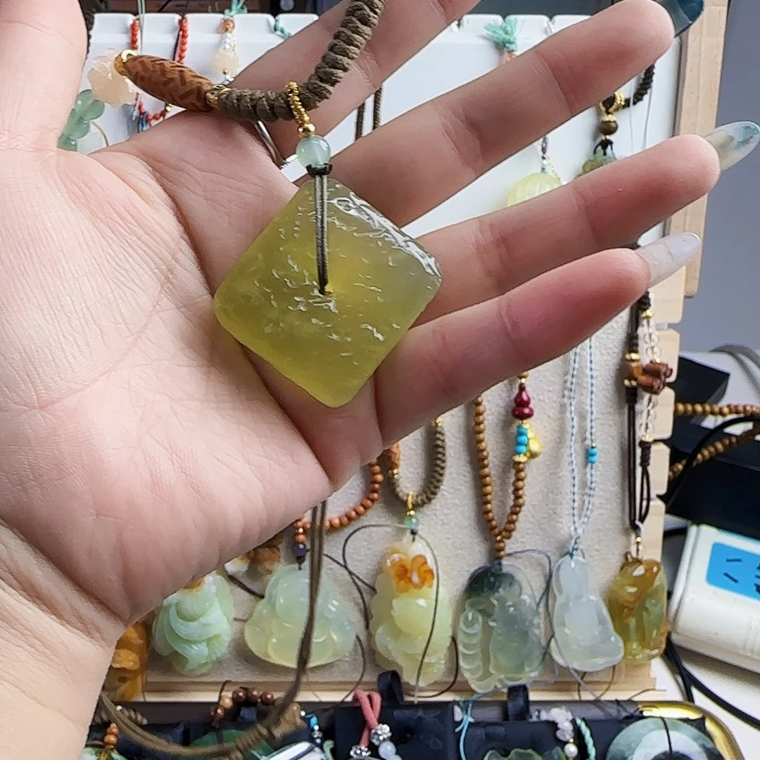 小***儿蛇纹石玉合金颈饰