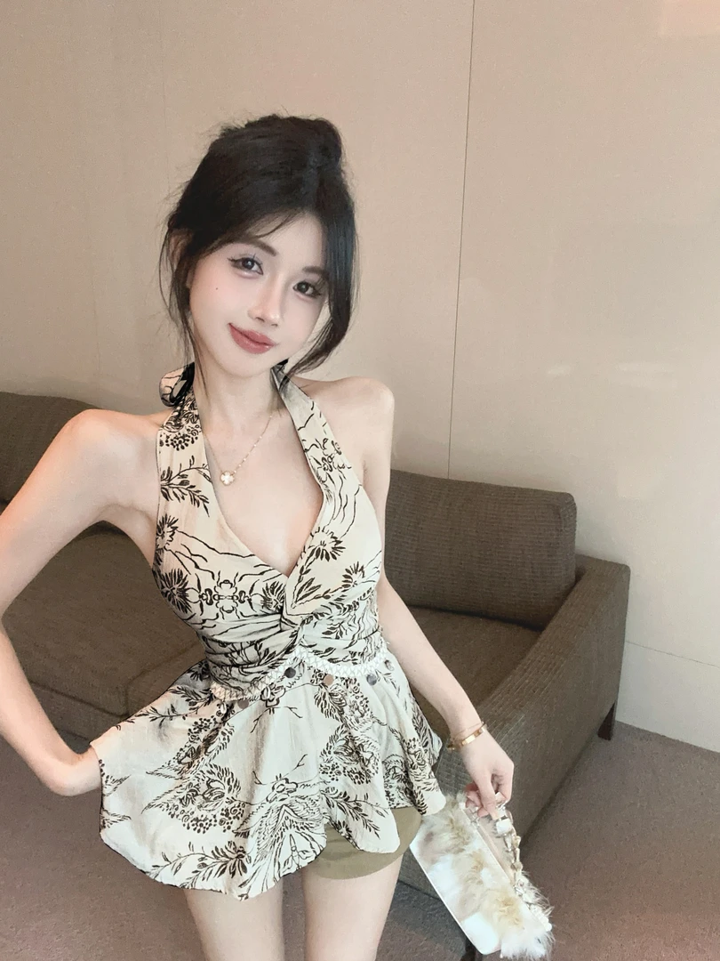 2025夏季新款印花重工气质扭结V领挂脖露背收腰显瘦荷叶边上衣女