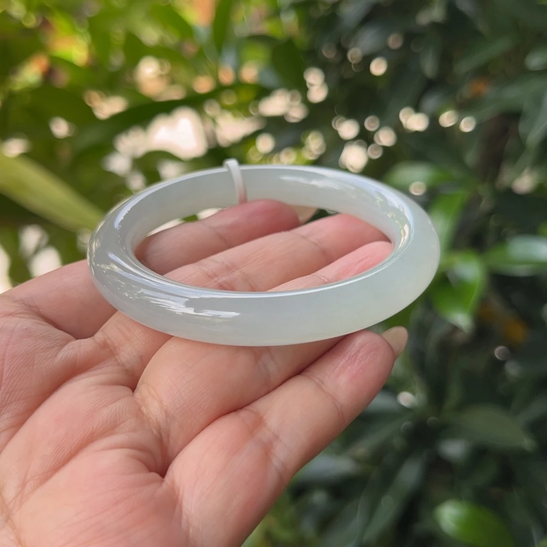 翡翠手镯未镶嵌53圆条