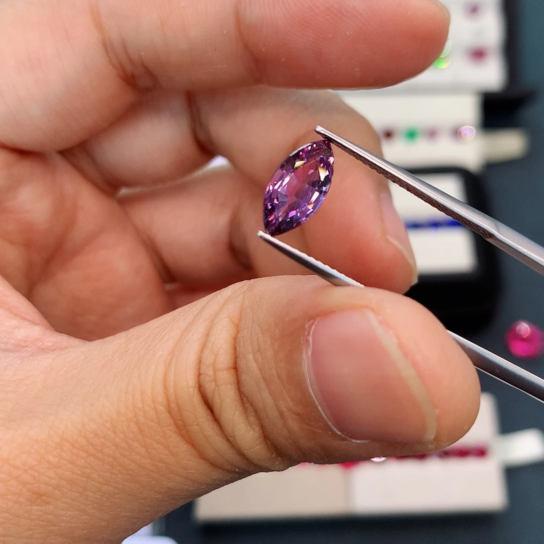 彩色蓝宝石裸石未镶嵌1.59克拉全净马眼紫蓝宝