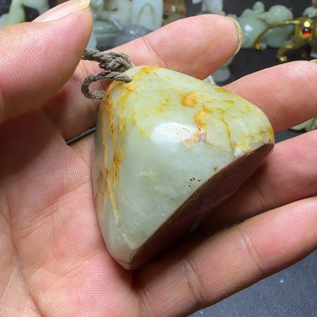 和田玉未镶嵌把件