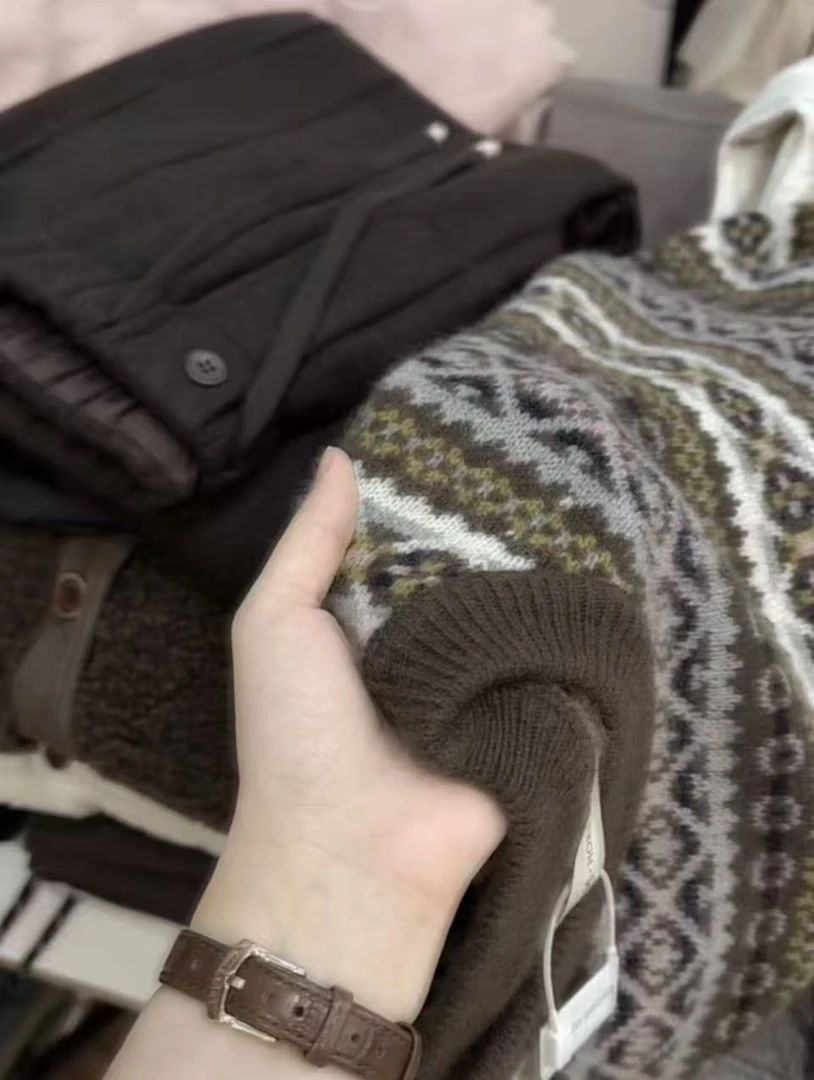 七言家高品！费尔岛橄榄绿提花绒感加厚毛衣@