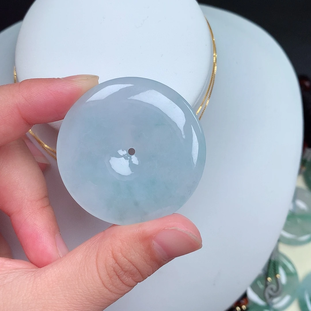 翡翠颈饰未镶嵌平安扣