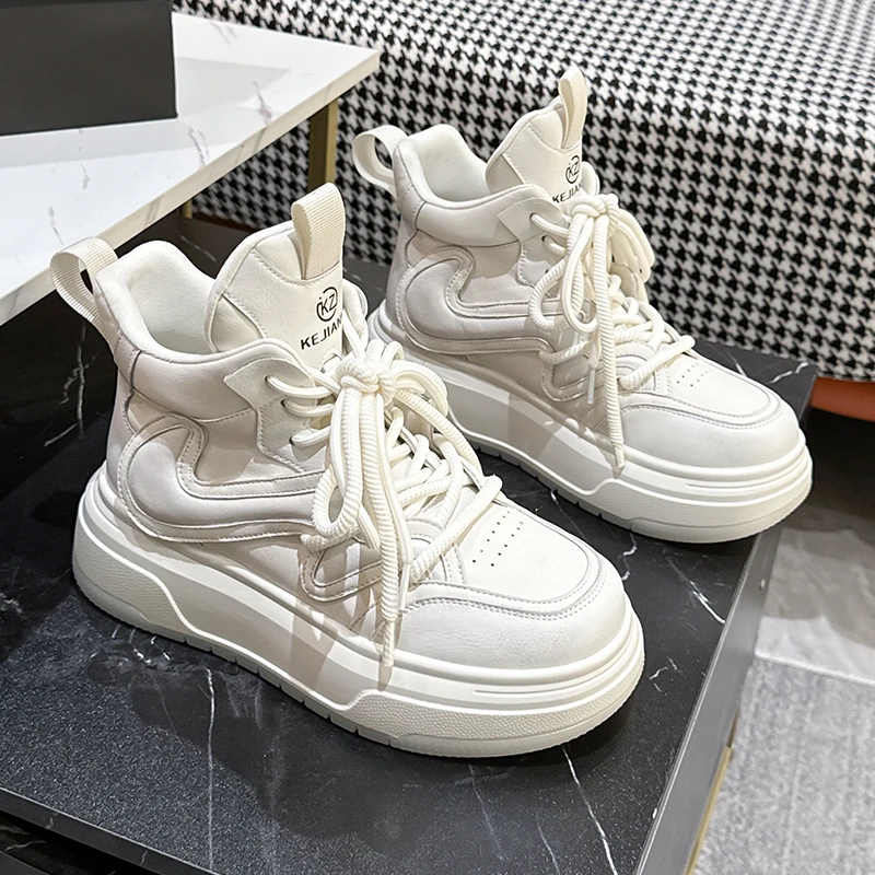 高帮休闲运动小白鞋女2025秋冬爆款松糕百搭板鞋加绒棉鞋增高鞋子