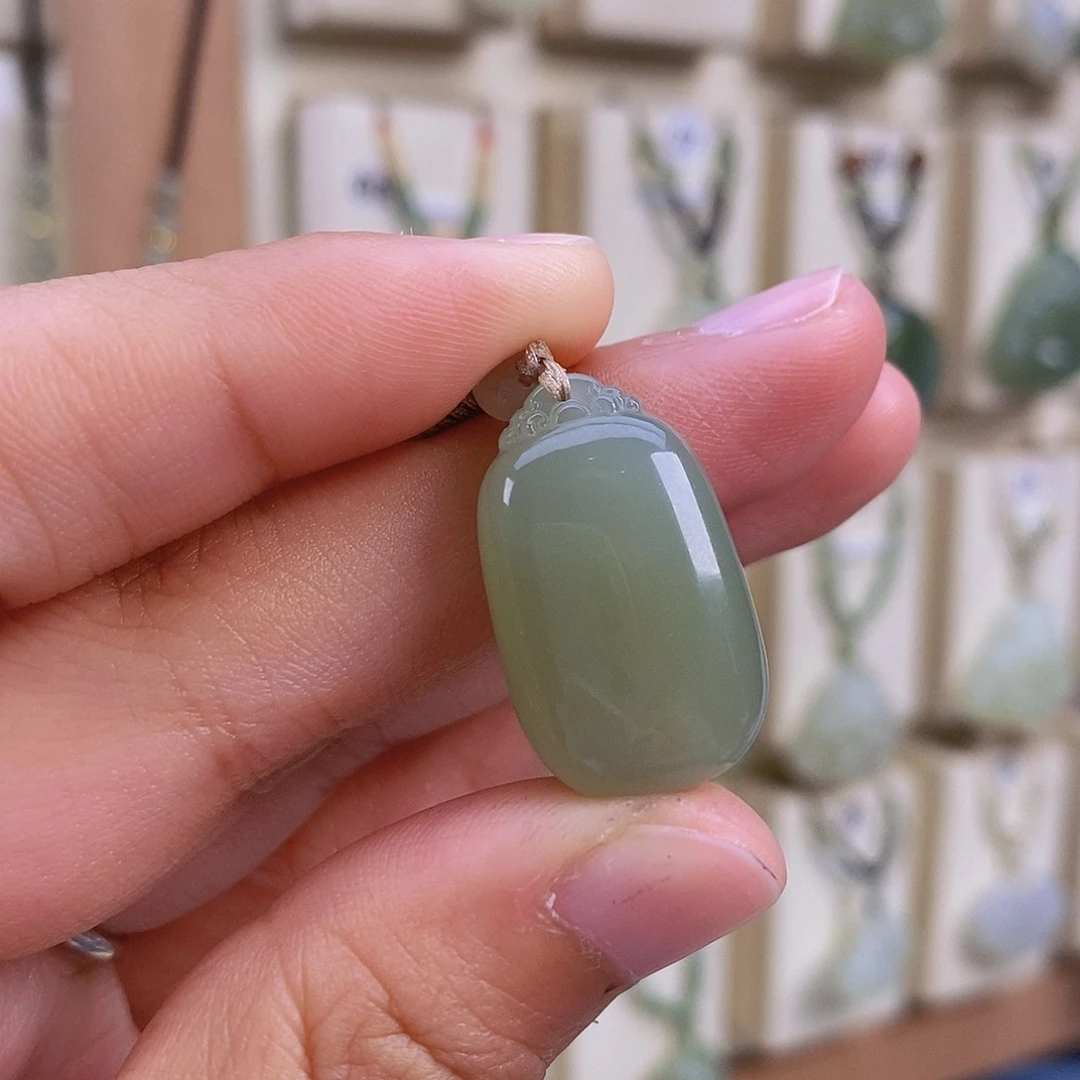 岳***宗和田玉未镶嵌颈饰