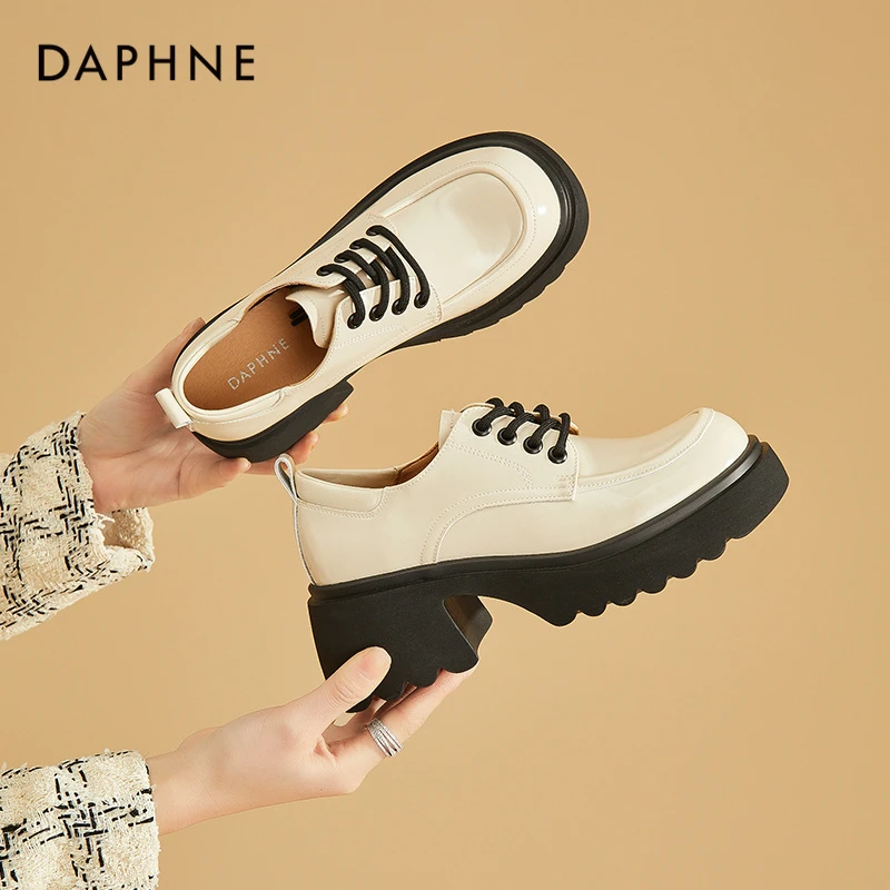 达芙妮厚底松糕高跟乐福鞋女2025新款欧若动感风白色小个子小皮鞋